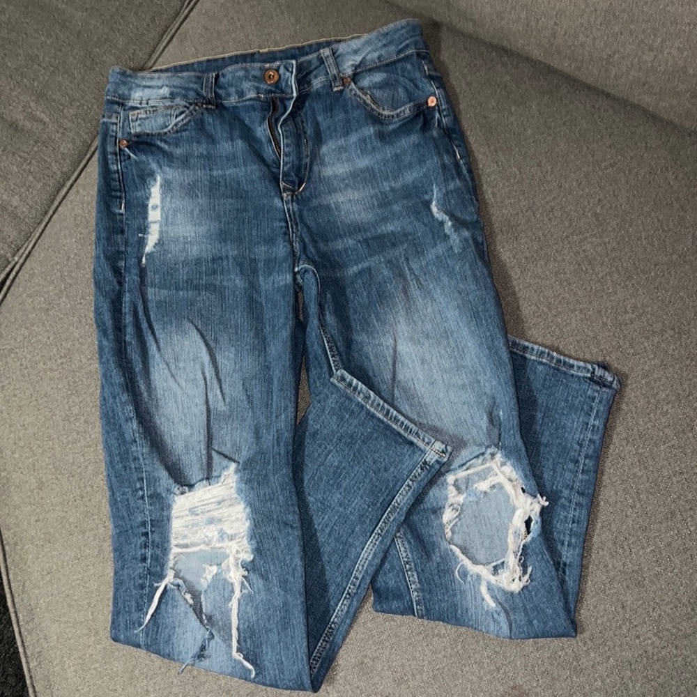 Ripped “boyfriend” fitting H&M jeans